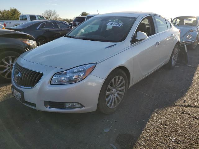 2G4GS5EV5D9124766 - 2013 BUICK REGAL PREM WHITE photo 2