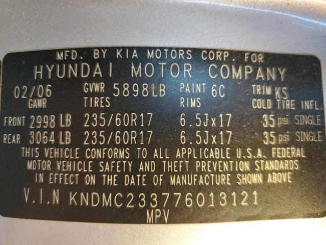 KNDMC233776013121 - 2007 HYUNDAI ENTOURAGE SILVER photo 10