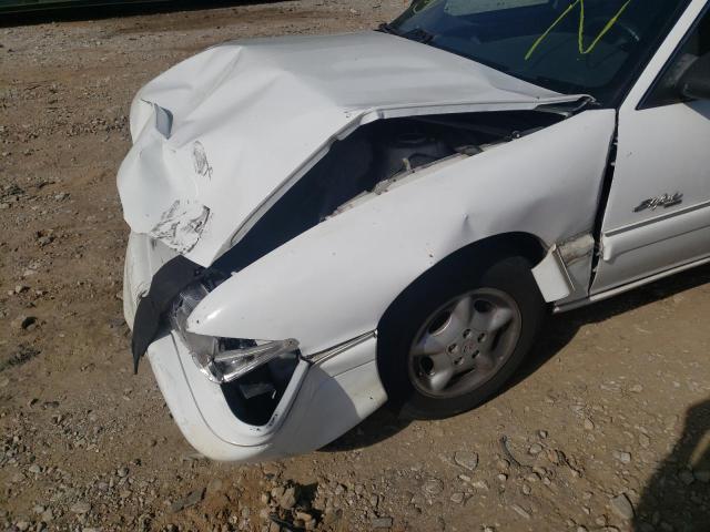 1G4NJ52TXVC457455 - 1997 BUICK SKYLARK CU WHITE photo 10