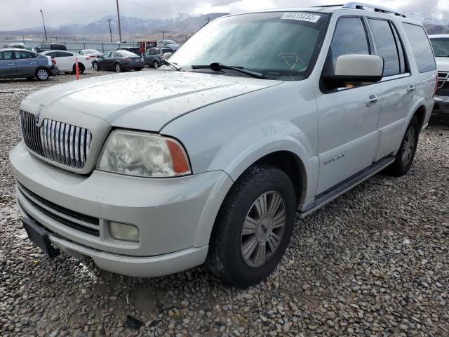 5LMFU27525LJ01776 - 2005 LINCOLN NAVIGATOR WHITE photo 2