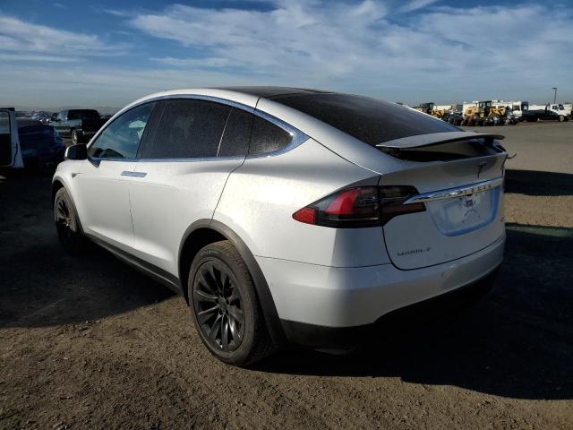 5YJXCAE43GF000772 - 2016 TESLA MODEL X SILVER photo 3