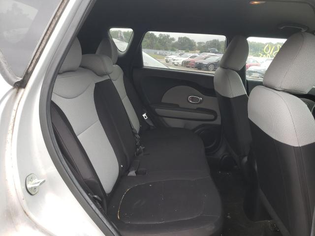 KNDJN2A23F7763972 - 2015 KIA SOUL SILVER photo 11