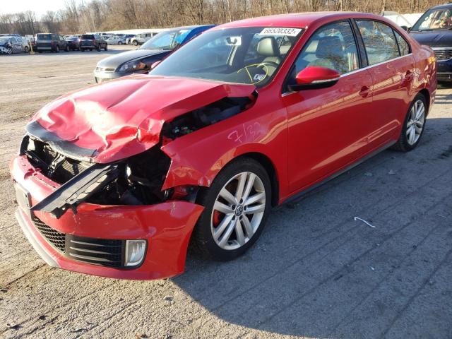 3VW4A7AJ4DM405714 - 2013 VOLKSWAGEN JETTA GLI RED photo 2