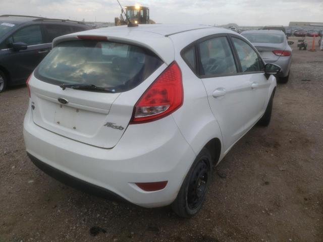 3FADP4EJ4DM208218 - 2013 FORD FIESTA SE WHITE photo 4