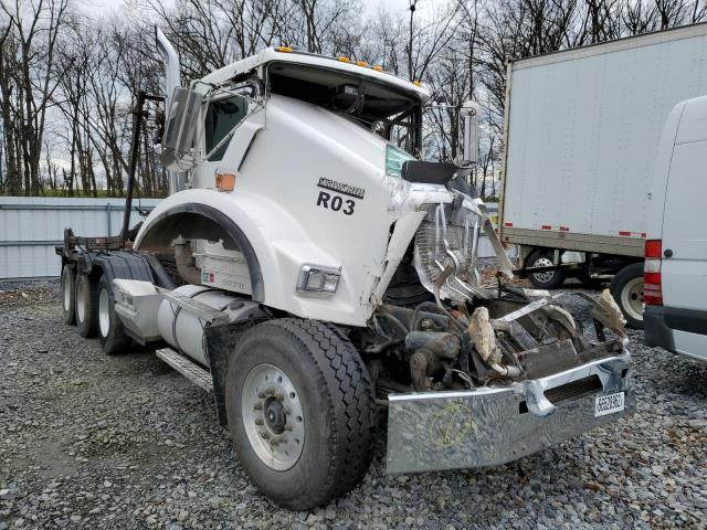 1NKDLU0X51J872813 - 2001 KENWORTH CONSTRUCTI WHITE photo 1