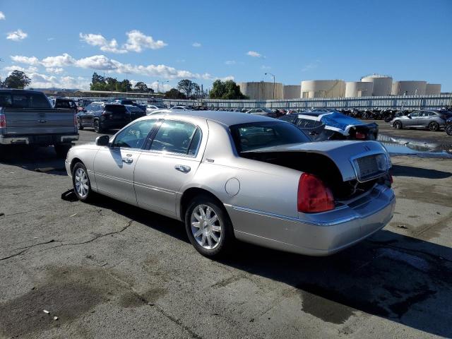 2LNHM82V29X618722 - 2009 LINCOLN TOWN CAR S SILVER photo 3