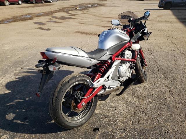 JKAEXEA156A006895 - 2006 KAWASAKI EX650 A6F SILVER photo 4