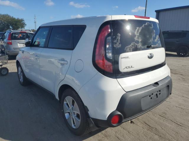 KNDJN2A29F7226099 - 2015 KIA SOUL WHITE photo 3