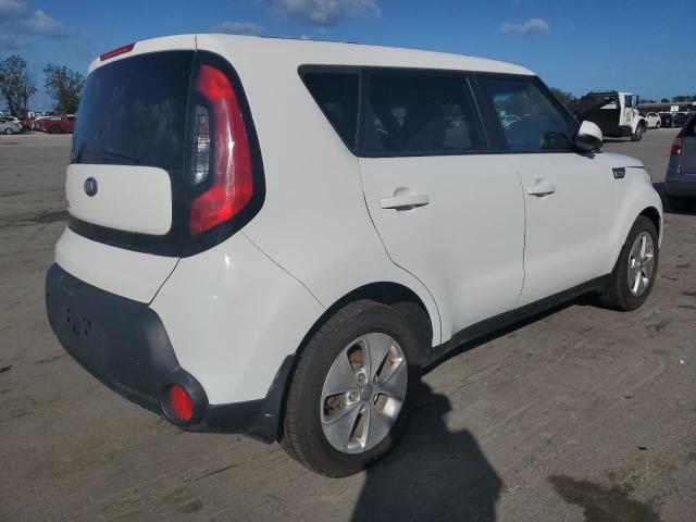 KNDJN2A29F7226099 - 2015 KIA SOUL WHITE photo 4