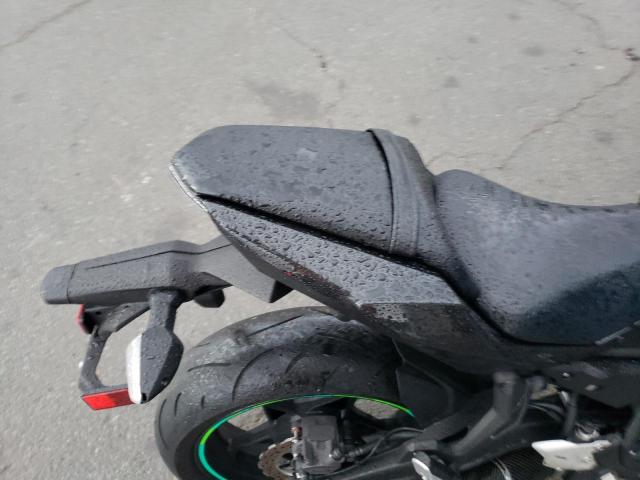 JKAEXEJ17KDA04108 - 2019 KAWASAKI EX650 J შავი ფოტო 6