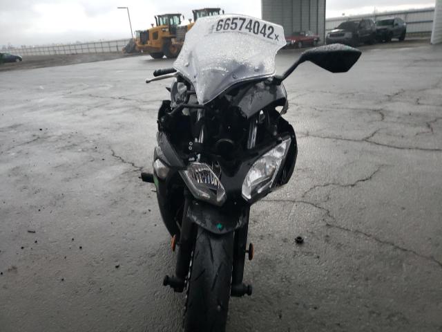 JKAEXEJ17KDA04108 - 2019 KAWASAKI EX650 J შავი ფოტო 9