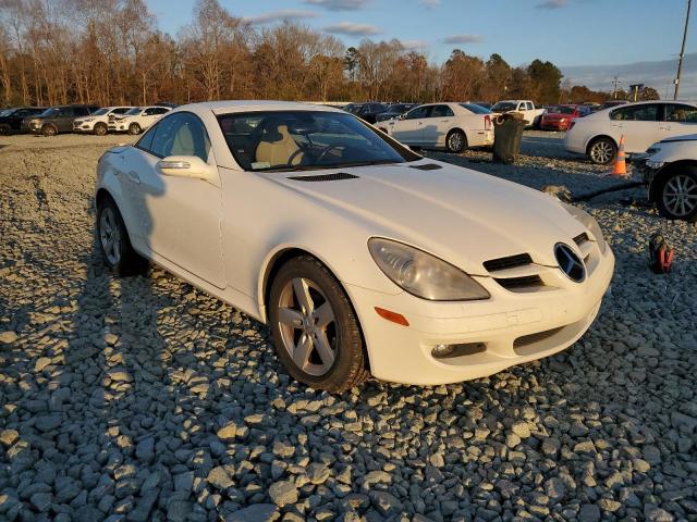 WDBWK54F66F120972 - 2006 MERCEDES-BENZ SLK 280 WHITE photo 1