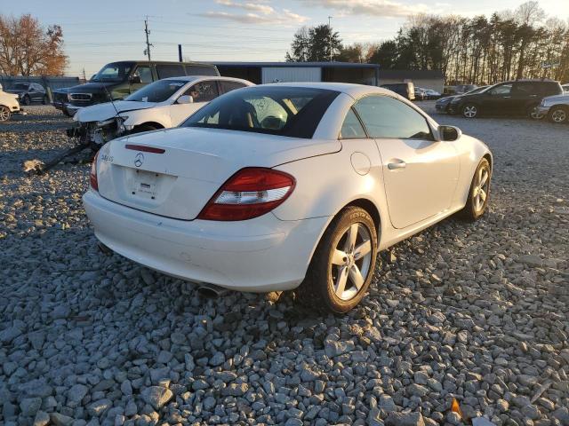 WDBWK54F66F120972 - 2006 MERCEDES-BENZ SLK 280 WHITE photo 4