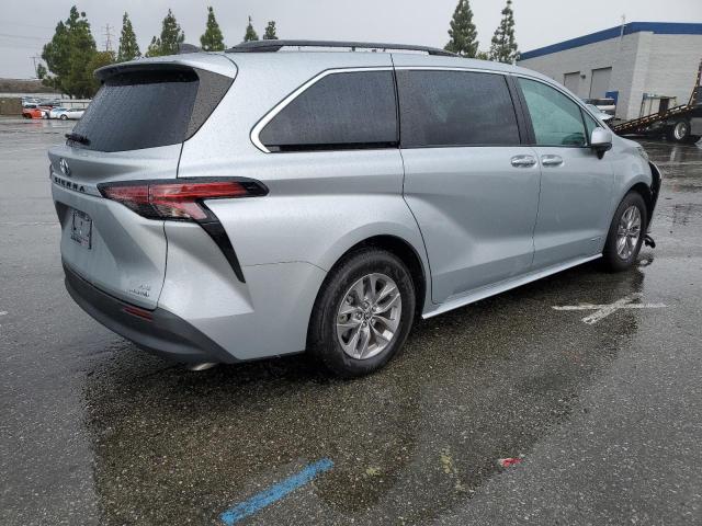 5TDKRKEC5MS011818 - 2021 TOYOTA SIENNA LE SILVER photo 4