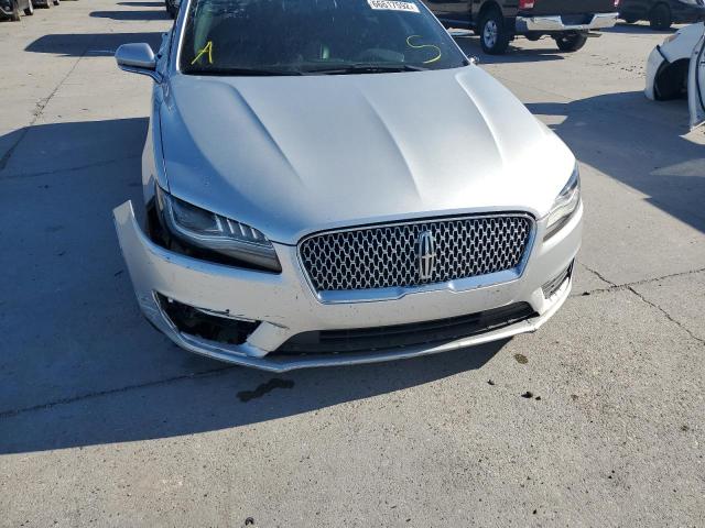 3LN6L5A94HR664773 - 2017 LINCOLN MKZ PREMIE SILVER photo 9