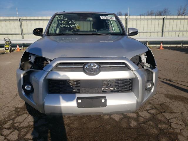JTENU5JR4M5931111 - 2021 TOYOTA 4RUNNER SR 银色 照片 5