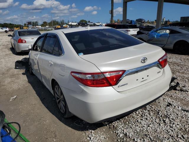 4T1BK1FK5HU585319 - 2017 TOYOTA CAMRY XSE WHITE photo 2