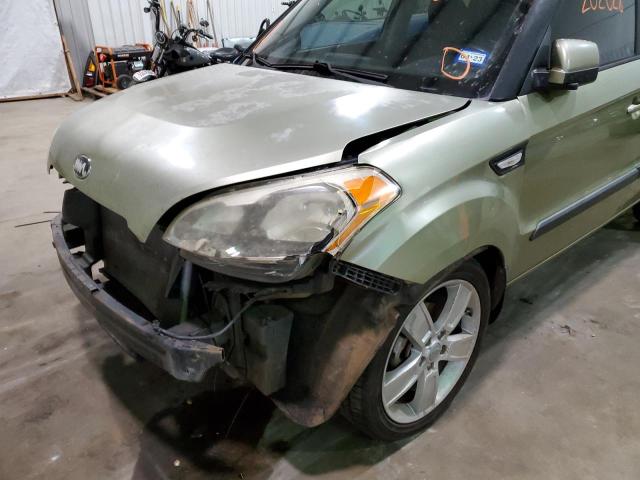 KNDJT2A56D7555632 - 2013 KIA SOUL GREEN photo 9