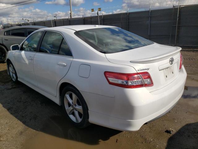 4T1BF3EK4AU508318 - 2010 TOYOTA CAMRY BASE WHITE photo 3