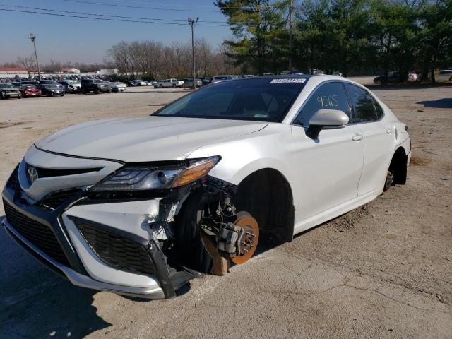 4T1K61AK8MU558668 - 2021 TOYOTA CAMRY XSE WHITE photo 2