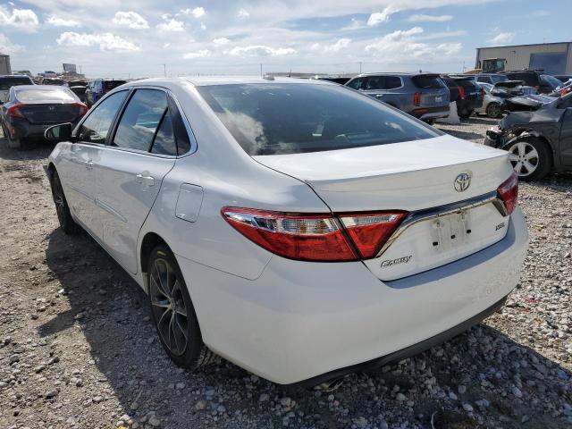 4T1BK1FKXFU561739 - 2015 TOYOTA CAMRY XSE WHITE photo 3