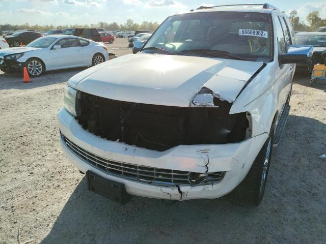 5LMFU27568LJ06533 - 2008 LINCOLN NAVIGATOR თეთრი ფოტო 9