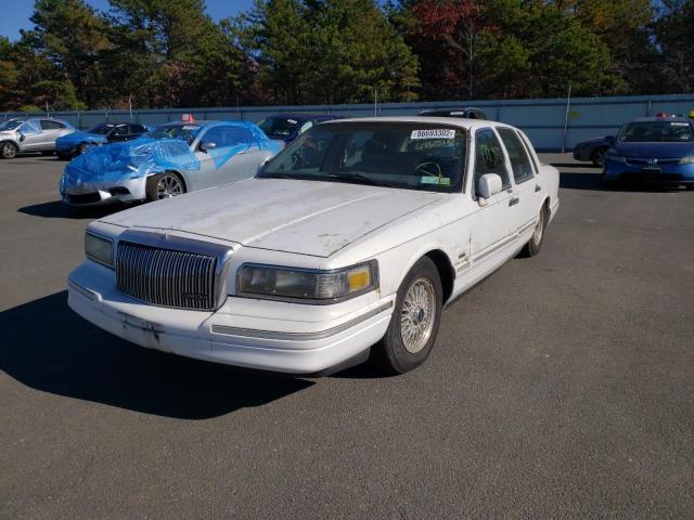 1LNLM82W5TY686510 - 1996 LINCOLN TOWN CAR WHITE photo 2