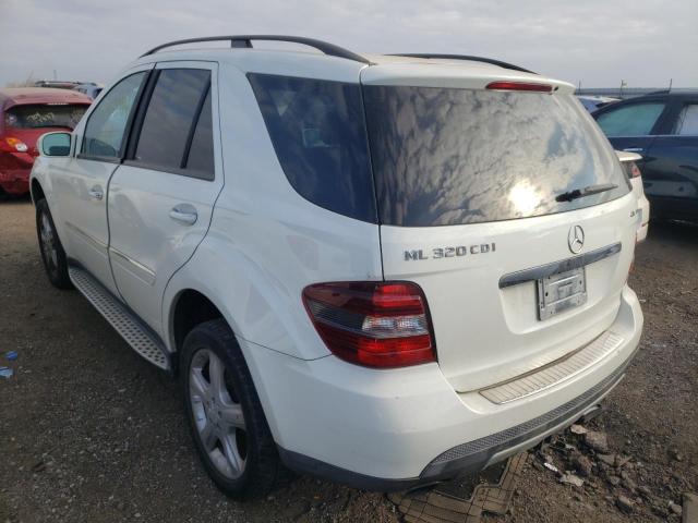 4JGBB22E68A434173 - 2008 MERCEDES-BENZ ML 320 CDI WHITE photo 2
