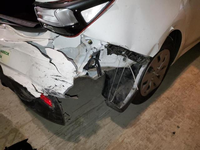 3KPA24AB7KE212037 - 2019 KIA RIO S WHITE photo 9