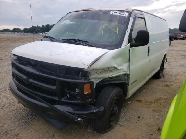 1GCGG25R321140781 - 2002 CHEVROLET EXPRESS 25 WHITE photo 2