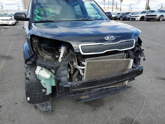 KNDJN2A24G7288320 - 2016 KIA SOUL BLACK photo 9