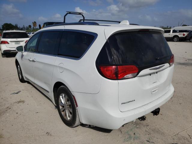 2C4RC1BG2JR124065 - 2018 CHRYSLER PACIFICA T WHITE photo 3