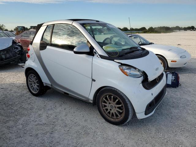 WMEEK3BA4DK586608 - 2013 SMART FORTWO PAS WHITE photo 4