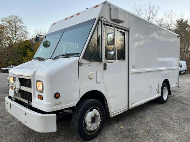 4UZAANBW34CN46582 - 2004 FREIGHTLINER CHASSIS M WHITE photo 2