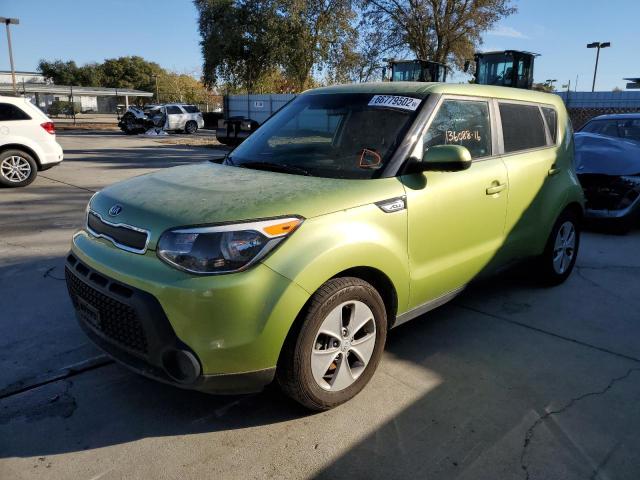 KNDJN2A2XG7858854 - 2016 KIA SOUL GREEN photo 2