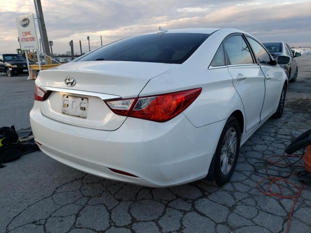 5NPEB4AC1DH679446 - 2013 HYUNDAI SONATA GLS WHITE photo 4