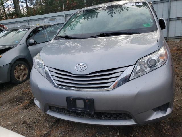 5TDJZ3DC4HS160102 - 2017 TOYOTA SIENNA LE SILVER photo 5