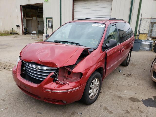 2C4GP54L35R103115 - 2005 CHRYSLER TOWN & COU RED photo 2