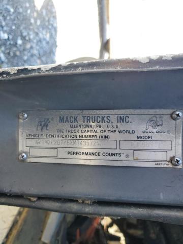 1M2P270C0WM040460 - 1998 MACK 600 RD600 BLACK photo 10