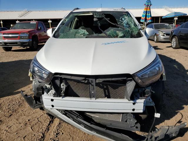 KL4CJASB3JB687909 - 2018 BUICK ENCORE PRE WHITE photo 5