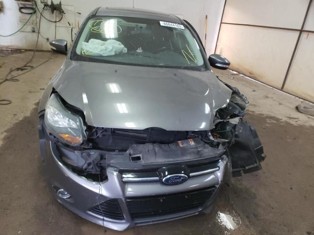 1FADP3J22EL369193 - 2014 FORD FOCUS TITA GRAY photo 5