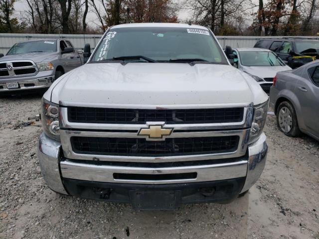 1GCHK29KX8E166585 - 2008 CHEVROLET SILV2500 2 WHITE photo 5