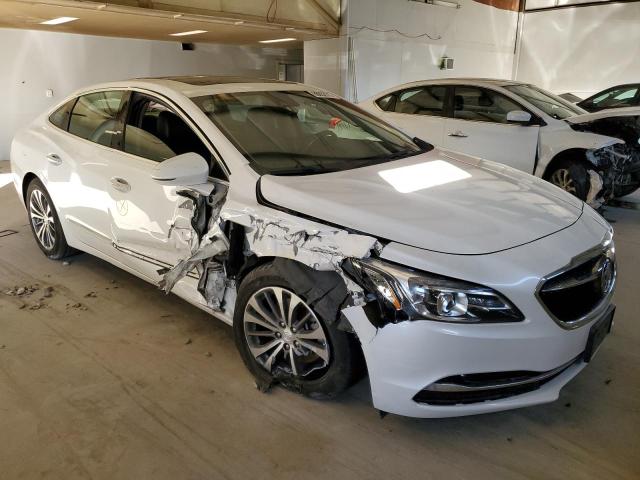 1G4ZR5SS9JU142152 - 2018 BUICK LACROSSE P WHITE photo 1