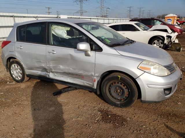 3N1BC13E48L362248 - 2008 NISSAN VERSA SILVER photo 1