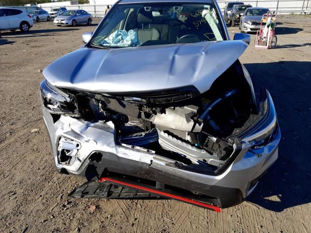 JF2SKARC6LH579900 - 2020 SUBARU FORESTER S ვერცხლისფერი ფოტო 9