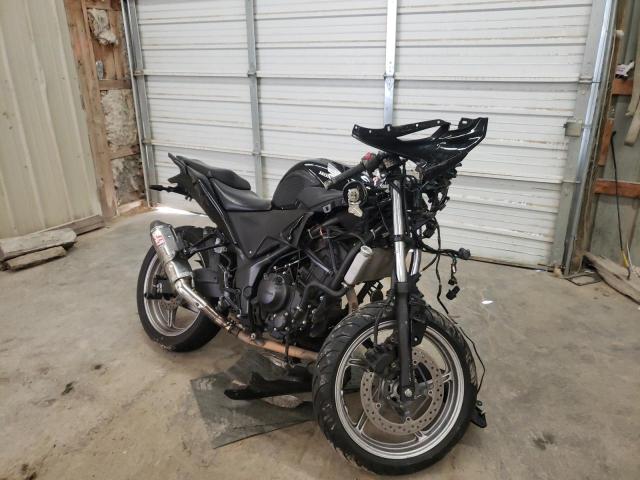 MLHMC4117B5000913 - 2011 HONDA CBR250 R BLACK photo 1