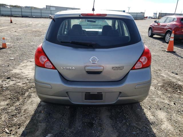 3N1BC13E29L494992 - 2009 NISSAN VERSA S GRAY photo 6