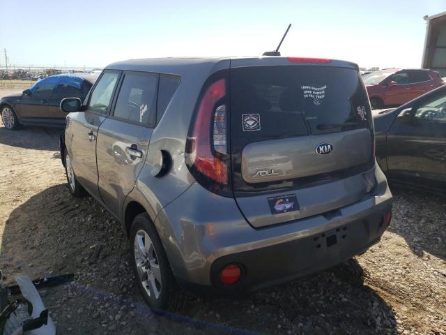 KNDJN2A28H7502596 - 2017 KIA SOUL GRAY photo 3