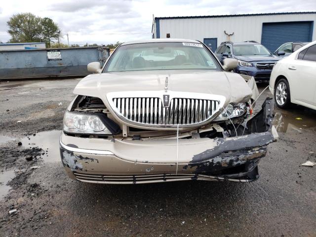 2LNHM82V68X636946 - 2008 LINCOLN TOWN CAR S TAN photo 5