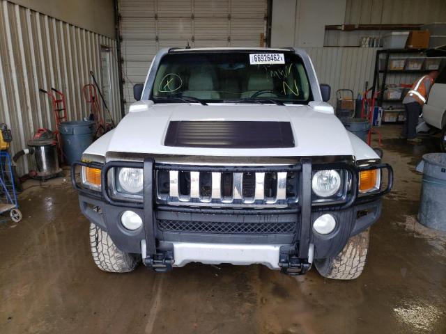 5GTEN13E888137116 - 2008 HUMMER H3 WHITE photo 9